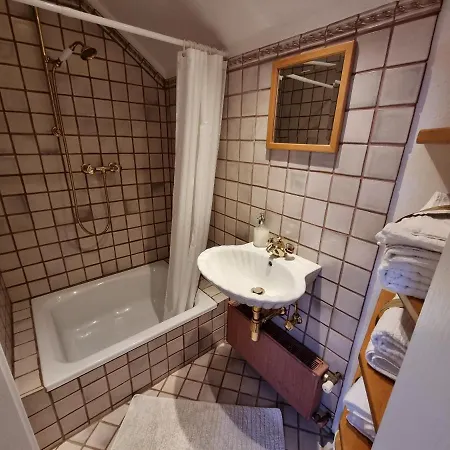 Holiday home Gemutliche Blockhutte 1 Hektar & 300 M² Garten Brettl