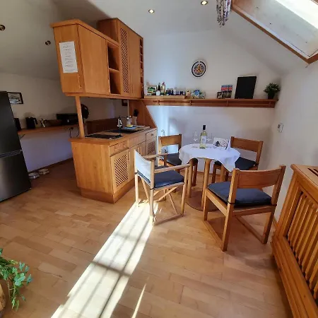 Holiday home Gemutliche Blockhutte 1 Hektar & 300 M² Garten Brettl