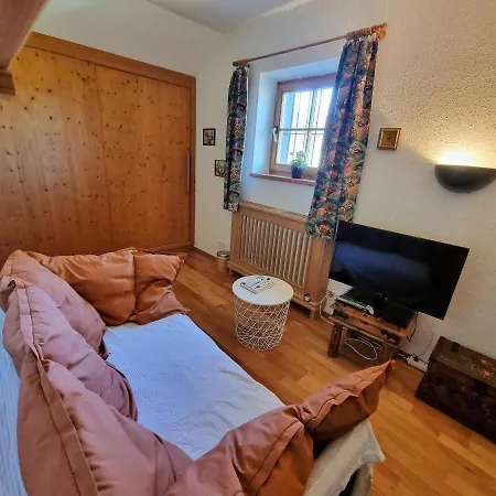 Holiday home Gemutliche Blockhutte 1 Hektar & 300 M² Garten